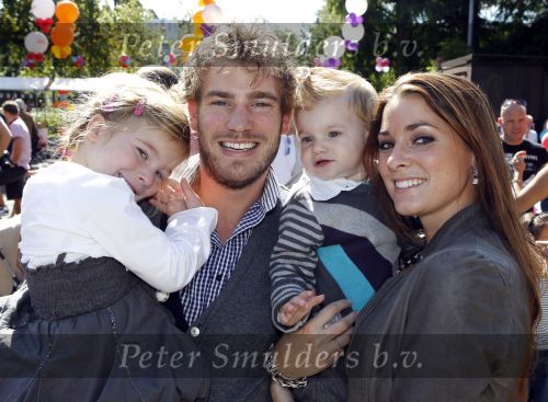 Amsterdam 5 september 2010
Bakfietsenrace georganiseerd door Viva Mama in het vondelpark. Tim Akkerman met vrouw en kinderen
Peter Smulders bv