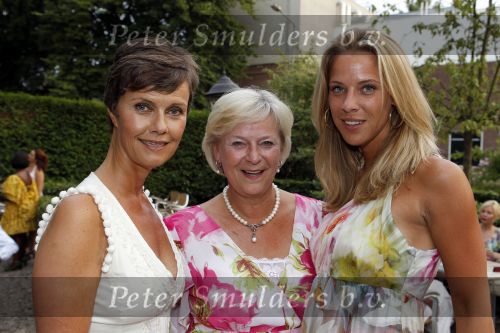Amsterdam 9 juli 2010
Verjaardagsfeestje van Coco de Meyere . Veronica Risch met moeder
Peter Smulders bv