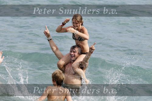 Ibiza 12 juli 2010
Victor Reinier met zijn dochter op vakantie op ibiza.
Peter Smulders bv