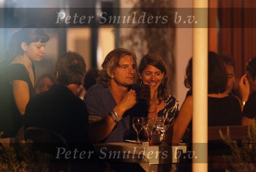 Ibiza 28 juli 2010
Victor Reinier met zijn nieuwe vriendin en vrienden aan het eten bij de italiaaan.
Peter Smulders bv