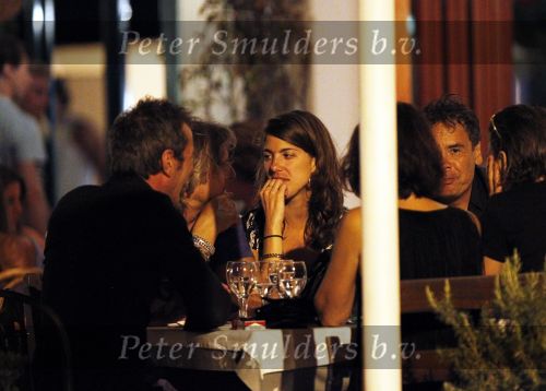 Ibiza 28 juli 2010
Victor Reinier met zijn nieuwe vriendin en vrienden aan het eten bij de italiaaan.
Peter Smulders bv