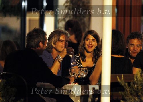 Ibiza 28 juli 2010
Victor Reinier met zijn nieuwe vriendin en vrienden aan het eten bij de italiaaan.
Peter Smulders bv