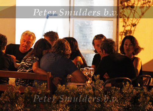 Ibiza 28 juli 2010
Victor Reinier met zijn nieuwe vriendin en vrienden aan het eten bij de italiaaan.
Peter Smulders bv