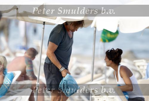 Ibiza 29 juli 2010
Victor Reinier met vriendin op vakantie op ibiza.
Peter Smulders bv