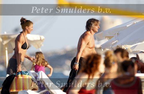 Ibiza 29 juli 2010
Victor Reinier met vriendin op vakantie op ibiza.
Peter Smulders bv