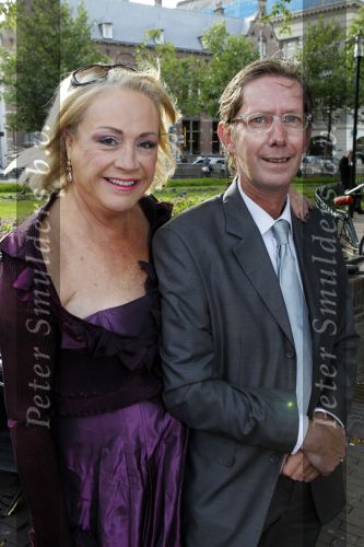 Amsterdam 13 september 2010
Presentatie modemeisjes met een missie met Cristina Curry Josh Veldhuizen Maria Taylor en Tamara Elbaz bij Players. Viola Holt met haar man Peter
Peter Smulders bv