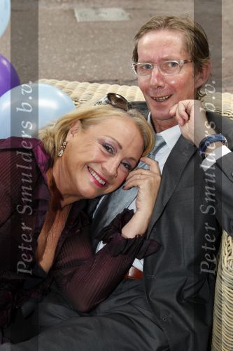 Amsterdam 13 september 2010
Presentatie modemeisjes met een missie met Cristina Curry Josh Veldhuizen Maria Taylor en Tamara Elbaz bij Players. Viola Holt met haar man Peter
Peter Smulders bv