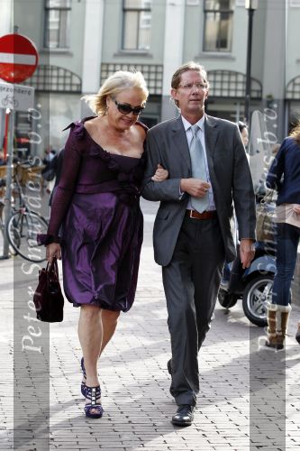 Amsterdam 13 september 2010
Presentatie modemeisjes met een missie met Cristina Curry Josh Veldhuizen Maria Taylor en Tamara Elbaz bij Players. Viola Holt met haar man Peter
Peter Smulders bv