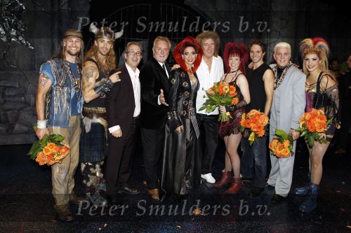 Utrecht 3 september 2010
Premiere We will rock you in het beatrix theater. De cast met oa John Vooijs Pia Douwes Marjolein Teepen Charly Luske en Brian May en Roger Tailer
Peter Smulders bv
