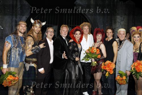 Utrecht 3 september 2010
Premiere We will rock you in het beatrix theater. De cast met oa John Vooijs Pia Douwes Marjolein Teepen Charly Luske en Brian May en Roger Tailer
Peter Smulders bv