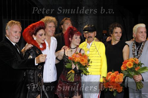 Utrecht 3 september 2010
Premiere We will rock you in het beatrix theater. De cast met oa John Vooijs Pia Douwes Marjolein Teepen Charly Luske en Brian May en Roger Tailer
Peter Smulders bv