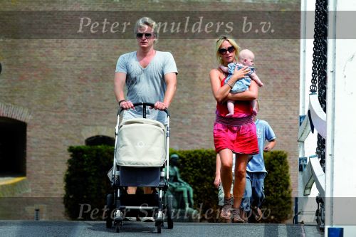 Weesp 3 juli 2010
Wendy v Dijk met Sem en Lizzy en Erland Galjaard op terras en op de boot.
Peter Smulders bv
