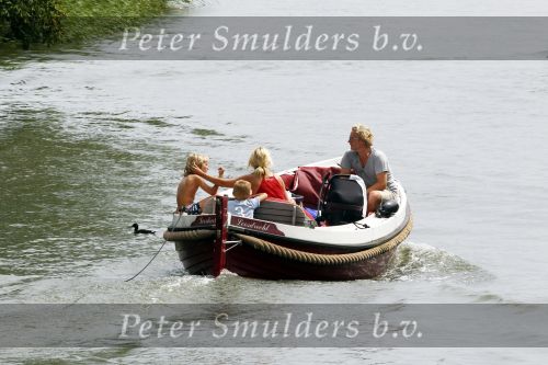 Weesp 3 juli 2010
Wendy v Dijk met Sem en Lizzy en Erland Galjaard op terras en op de boot.
Peter Smulders bv