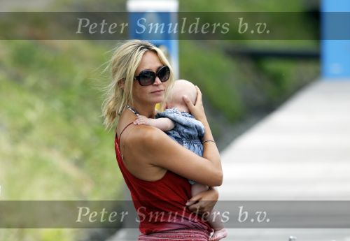 Weesp 3 juli 2010
Wendy v Dijk met Sem en Lizzy en Erland Galjaard op terras en op de boot.
Peter Smulders bv