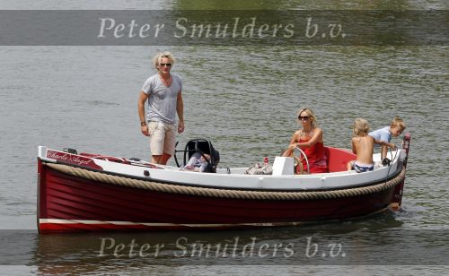 Weesp 3 juli 2010
Wendy v Dijk met Sem en Lizzy en Erland Galjaard op terras en op de boot.
Peter Smulders bv