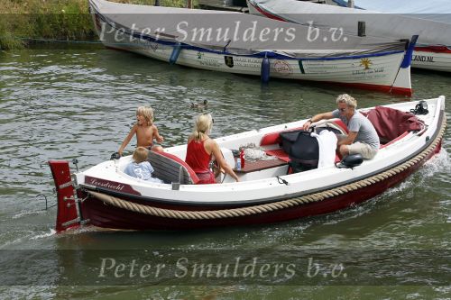 Weesp 3 juli 2010
Wendy v Dijk met Sem en Lizzy en Erland Galjaard op terras en op de boot.
Peter Smulders bv