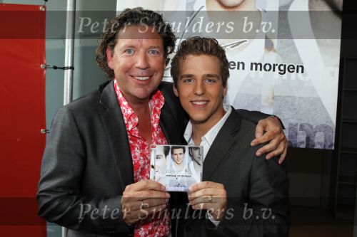 Amsterdam 8 juli 2010
Presentatie nieuwe seizoen SBS6 Veronica en Net 5 in de Heineken Music Hall. Henkjan Smits met Wesley
Peter Smulders bv