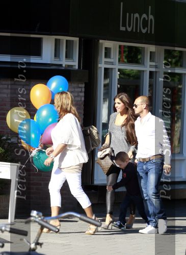 Nieuwegein 4 september 2010
4e verjaardag van Jessey Sneijder bij Will\'s restaurant. Wesley Sneijder en Yolanthe Sneijder Cabau waren natuurlijk aanwezig.
Peter Smulders bv