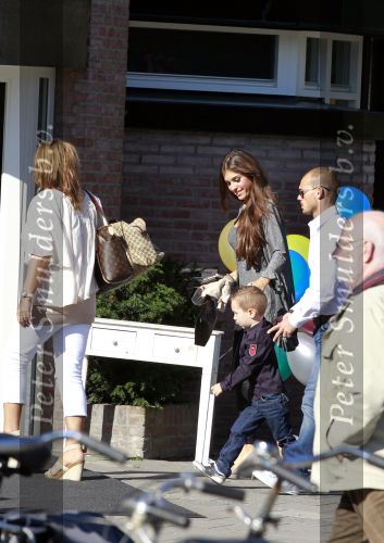 Nieuwegein 4 september 2010
4e verjaardag van Jessey Sneijder bij Will\'s restaurant. Wesley Sneijder en Yolanthe Sneijder Cabau waren natuurlijk aanwezig.
Peter Smulders bv
