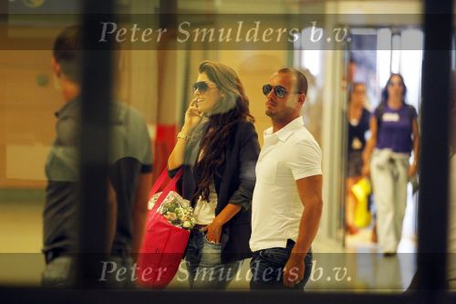 Ibiza 27 juli 2010
Wesley Sneijder en Yolanthe Cabau Sneijder arriveren met vrienden op ibiza voor het tweede gedeelte van hun huwelijksreis.
Peter Smulders bv