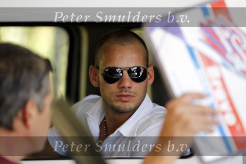 Ibiza 27 juli 2010
Wesley Sneijder en Yolanthe Cabau Sneijder arriveren met vrienden op ibiza voor het tweede gedeelte van hun huwelijksreis.
Peter Smulders bv