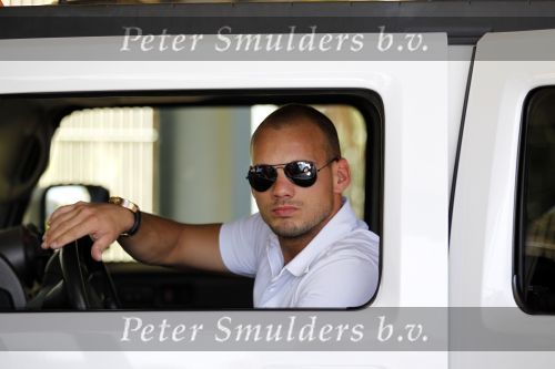 Ibiza 27 juli 2010
Wesley Sneijder en Yolanthe Cabau Sneijder arriveren met vrienden op ibiza voor het tweede gedeelte van hun huwelijksreis.
Peter Smulders bv