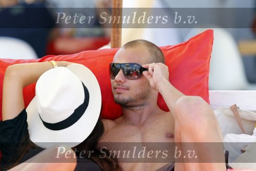Ibiza 29 juli 2010
Yolanthe Sneijder Cabau en Wesley Sneijder vieren een gedeelte van hun huwelijksreis met vrienden op ibiza.
Peter Smulders bv