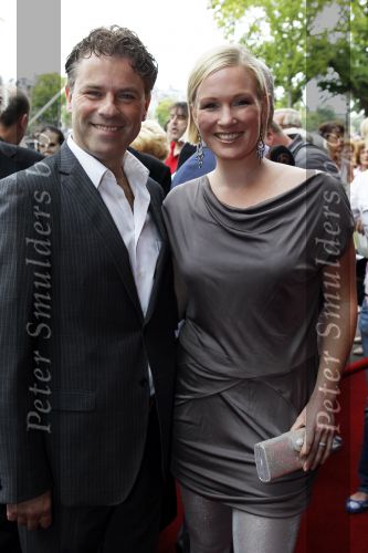 Amsterdam 1 augustus 2010
Premiere Crazy Shopping in carre. Wieneke Remmers met vriend
Peter Smulders bv