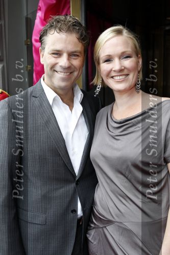 Amsterdam 1 augustus 2010
Premiere Crazy Shopping in carre. Wieneke Remmers met vriend
Peter Smulders bv
