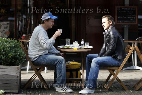 Amsterdam 9 september 2010
Johnny de Mol jr en Winston Gerschtanowitz op terras bij van Dam.
Peter Smulders bv