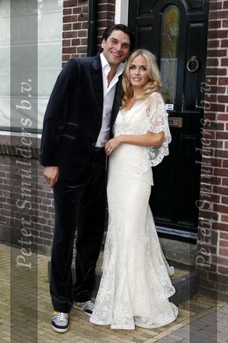 Amstelveen 1 juli 2010
Xander de Buisonje en Sophie trouwen in hun tuin. Zoontje Sem v Dijk geeft de ringen.
Peter Smulders bv
