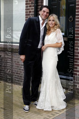 Amstelveen 1 juli 2010
Xander de Buisonje en Sophie trouwen in hun tuin. Zoontje Sem v Dijk geeft de ringen.
Peter Smulders bv