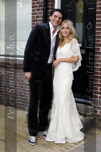 Amstelveen 1 juli 2010
Xander de Buisonje en Sophie trouwen in hun tuin. Zoontje Sem v Dijk geeft de ringen.
Peter Smulders bv