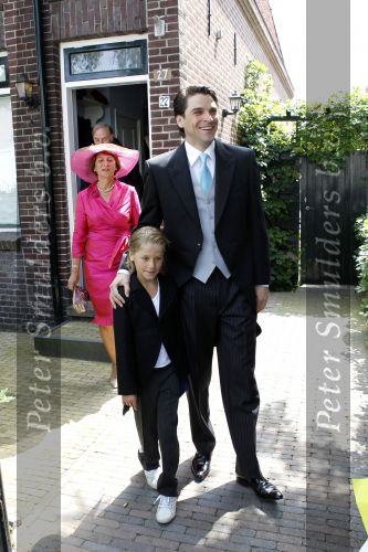 Amstelveen 1 juli 2010
Xander de Buisonje en Sophie trouwen in hun tuin. Zoontje Sem v Dijk geeft de ringen.
Peter Smulders bv