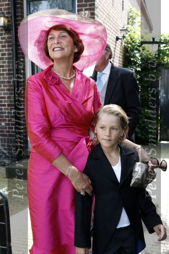 Amstelveen 1 juli 2010
Xander de Buisonje en Sophie trouwen in hun tuin. Zoontje Sem v Dijk geeft de ringen. ouders Xander
Peter Smulders bv