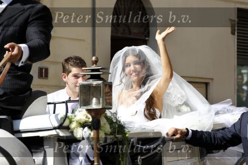 Sienna 17 juli 2010
Yolanthe Cabau v Kasbergen en Wesley Sneijder trouwen in Italie. Yolanthe met broer Xavier die de bruid weg gaf
Peter Smulders bv