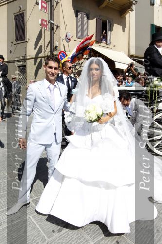 Sienna 17 juli 2010
Yolanthe Cabau v Kasbergen en Wesley Sneijder trouwen in Italie. Yolnathe met haar broer Xavier die haar weg gaf
Peter Smulders bv