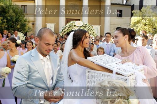 Sienna 17 juli 2010
Yolanthe Cabau v Kasbergen en Wesley Sneijder trouwen in Italie.
Peter Smulders bv