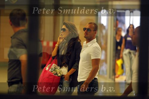 Ibiza 27 juli 2010
Wesley Sneijder en Yolanthe Cabau Sneijder arriveren met vrienden op ibiza voor het tweede gedeelte van hun huwelijksreis.
Peter Smulders bv