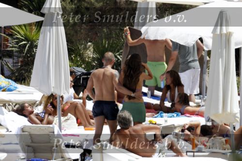 Ibiza 28 juli 2010
Wesley Sneijder en Yolanthe Cabau Sneijder op het strand bij Blue Marlin op hun huwelijksreis. Ze hebben een huis gehuurd op ibiza.
Peter Smulders bv