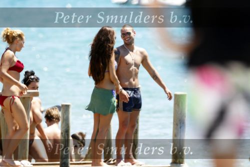 Ibiza 28 juli 2010
Wesley Sneijder en Yolanthe Cabau Sneijder op het strand bij Blue Marlin op hun huwelijksreis. Ze hebben een huis gehuurd op ibiza.
Peter Smulders bv