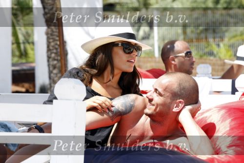 Ibiza 29 juli 2010
Yolanthe Sneijder Cabau en Wesley Sneijder vieren een gedeelte van hun huwelijksreis met vrienden op ibiza.
Peter Smulders bv