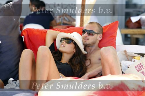 Ibiza 29 juli 2010
Yolanthe Sneijder Cabau en Wesley Sneijder vieren een gedeelte van hun huwelijksreis met vrienden op ibiza.
Peter Smulders bv