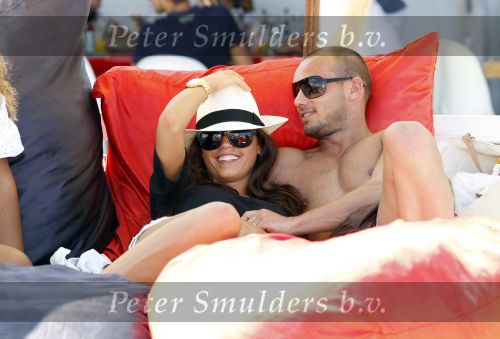 Ibiza 29 juli 2010
Yolanthe Sneijder Cabau en Wesley Sneijder vieren een gedeelte van hun huwelijksreis met vrienden op ibiza.
Peter Smulders bv