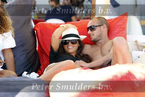 Ibiza 29 juli 2010
Yolanthe Sneijder Cabau en Wesley Sneijder vieren een gedeelte van hun huwelijksreis met vrienden op ibiza.
Peter Smulders bv