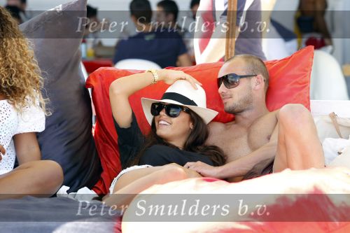 Ibiza 29 juli 2010
Yolanthe Sneijder Cabau en Wesley Sneijder vieren een gedeelte van hun huwelijksreis met vrienden op ibiza.
Peter Smulders bv