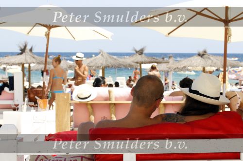 Ibiza 29 juli 2010
Yolanthe Sneijder Cabau en Wesley Sneijder vieren een gedeelte van hun huwelijksreis met vrienden op ibiza.
Peter Smulders bv
