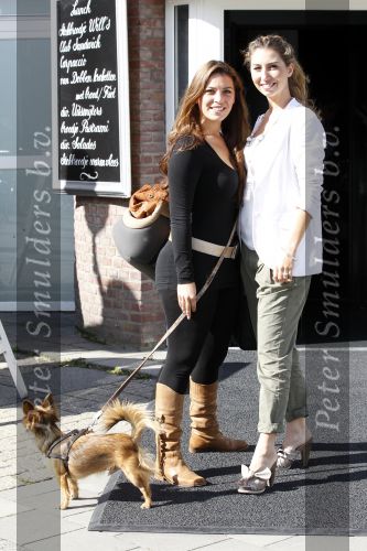 Nieuwegein 4 september 2010
4e verjaardag van Jessey Sneijder bij Will\'s restaurant. Wesley Sneijder en Yolanthe Sneijder Cabau waren natuurlijk aanwezig. zussen Yolanthe
Peter Smulders bv