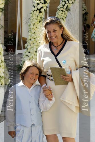 Sienna 17 juli 2010
Yolanthe Cabau v Kasbergen en Wesley Sneijder trouwen in Italie. vrouw van de vader van Yolnathe met broertje
Peter Smulders bv
