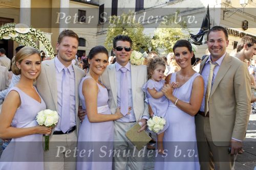 Sienna 17 juli 2010
Yolanthe Cabau v Kasbergen en Wesley Sneijder trouwen in Italie. vlnr Raquel met man Calim ( m) zwanger en rechts Nathalia zwanger met hun mannen. Zussen van Yolanthe
Peter Smulders bv